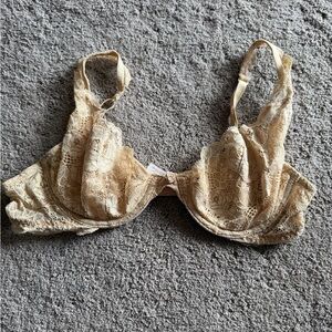 Elegant Lace Women's Bra in Cream